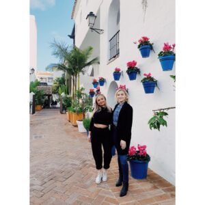 Skyler Samuels Instagram - Baby sis and I are hitting the road for our next adventure weekend, @infieldfest! See you soon Maryland! 🤗👯‍♀️ #infieldfest @preaknessstakes #preakness144 #sponsored