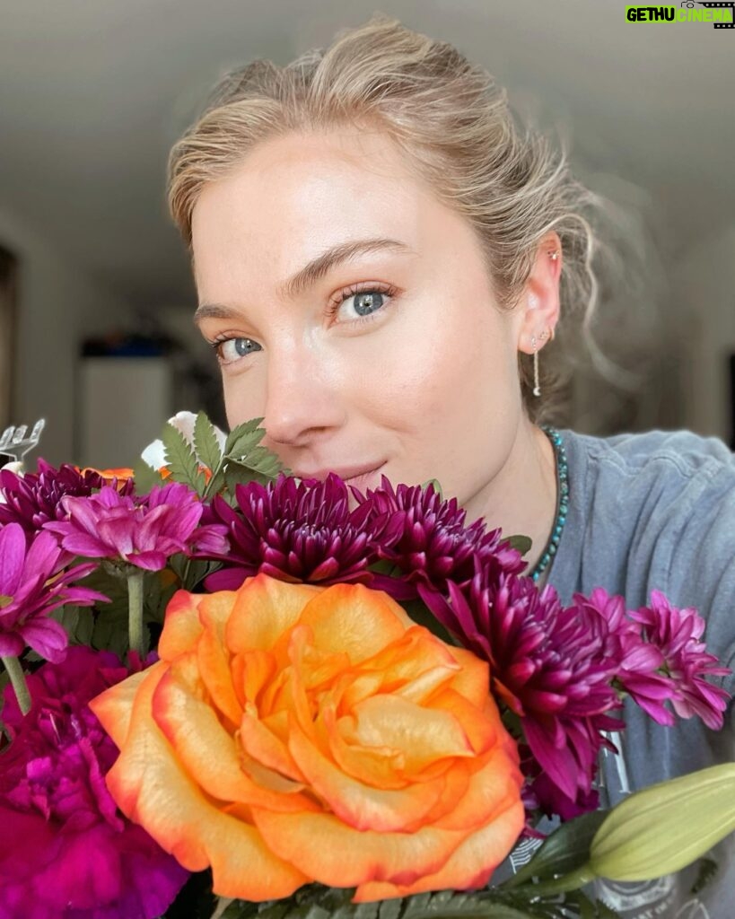 Skyler Samuels Instagram - 💐