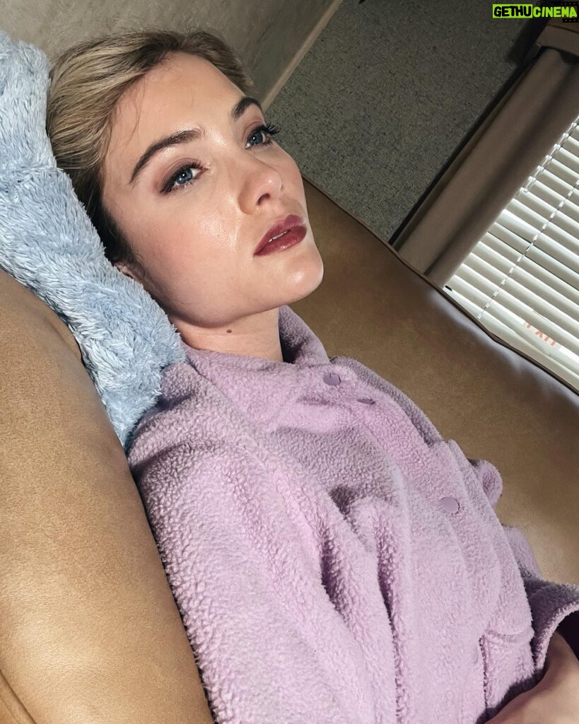 Skyler Samuels Instagram - nap snaps 📸