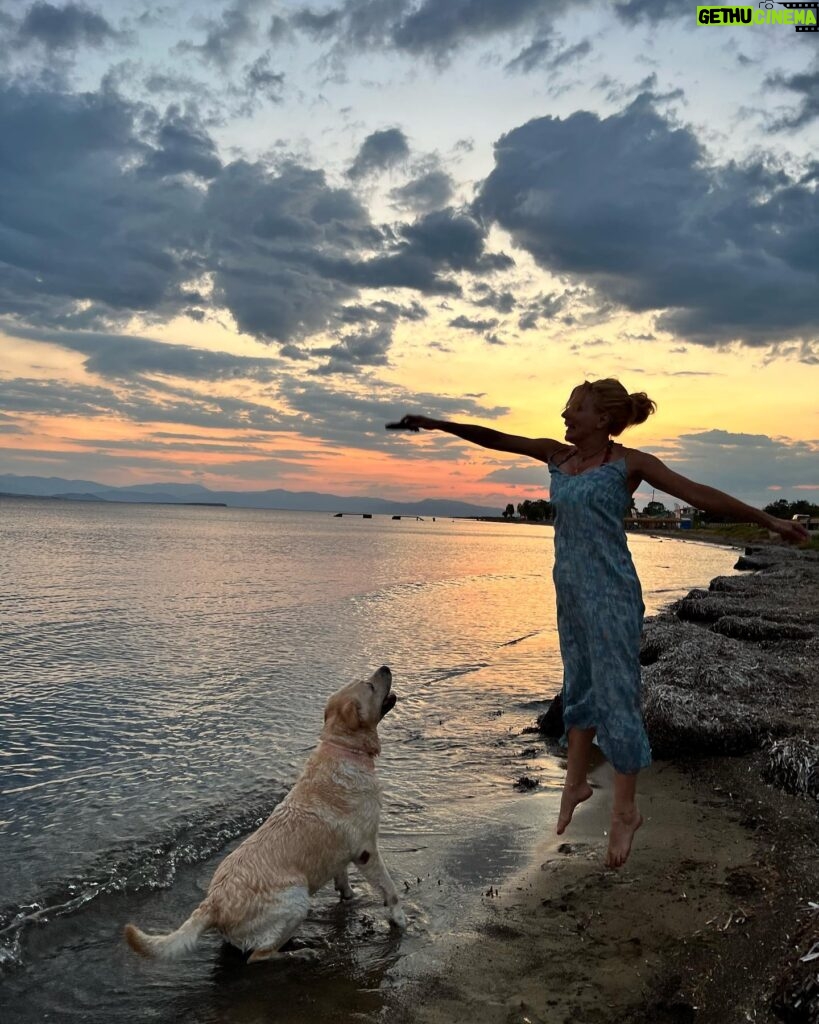 Smaragda Karydi Instagram - Φθινοπωρινά απογεύματα με τον οφίσιαλ @yiannisofficial