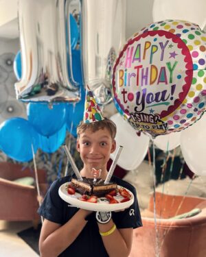 Snezhana Samokhina Instagram - Купасяке 11 лет!!!!
Мы с папой безгранично любим тебя и гордимся! Ты собрал в себе все самое лучшее! Приумножай, красивое сердце❤️
@dmitry76dmitry спасибо тебе за этот путь! Кажется мы неплохо справляемся)