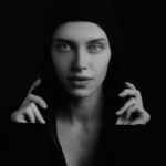 Snezhana Samokhina Instagram - Реальность жестокая. Ваше укрытие не без щелей. Жизнь просачивается во всё. И вы реагируете. Никто не спрашивает, реальность это, или нет, правда, или ложь. Только в театре такой вопрос имеет значение. И даже там едва ли.