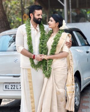 Snisha Chandran Instagram - Finally Radhakrishna got Married❤️
Coming soon on @zeekeralam 

#picoftheday #married #subhadramonzeekeralam #radhakrishnan #subhadram #subhadramserialonzeekeralam #like #instagram #instalike #liketime #instagood #love #snishachandran
