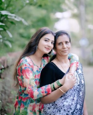 Snisha Chandran Instagram - Mother is the only person who carries you 9 month in her belly, 3 year in her arms,and forever in her Heart❤️‍🔥 I love you so much Ammakutti😘
HappY Mother’s Day dears🫶🏻🥰

#mothersday #mother #motherlove #motherdaughter #happymothersday #picoftheday #pic #like #likesforlike #insta #instagram #instadaily #instalike #instagood #instamood #snishachandran #love