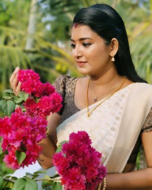 Snisha Chandran Instagram - 🤍🌸

📸 @_anandhu_b_sathyan_ 
#pic #pictures #picoftheday #liketime #picofday #liker #likesforlike #like #instalike #instadaily #instagram #instagood #instamood #snishachandran #anjali #subhadramonzeekeralam #zeekeralam #sareelove