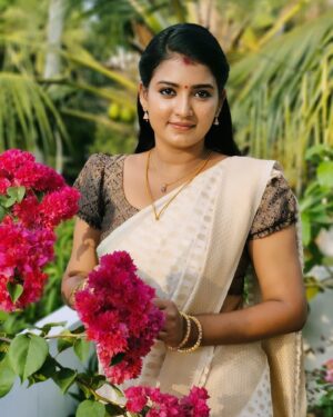 Snisha Chandran Instagram - 🤍🌸

📸 @_anandhu_b_sathyan_ 
#pic #pictures #picoftheday #liketime #picofday #liker #likesforlike #like #instalike #instadaily #instagram #instagood #instamood #snishachandran #anjali #subhadramonzeekeralam #zeekeralam #sareelove