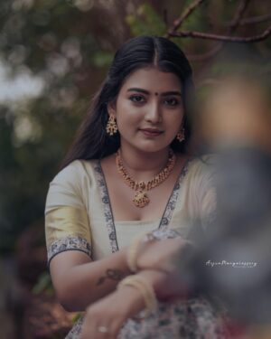 Snisha Chandran Instagram - Vishu🌸✨

📸 @_arjunmangalashey_ 
👗 @gourigopinath_official 

#picoftheday #vishu #happyvishu #vishuspecial #love #loveyourself #picofday #like #insta #instagram #instadaily #instalike #liketime #snishachandran