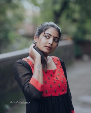 Snisha Chandran Instagram - 🖤❤️🖤

📸 @_arjunmangalashey_ 

#picoftheday #picture #pic #love #loveyourself #snishachandran #instagram #instalike #like #instagood #instadaily #instamood #instafashion