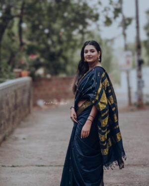 Snisha Chandran Instagram - ✨🖤

📸 @_arjunmangalashey_ 
🥻 @kalyani_cotton 

#blacksareelove #blacksaree #sareelove #love #loveyourself #picoftheday #instagood #instalike #instagram #instadaily #instapic #trending #snisha