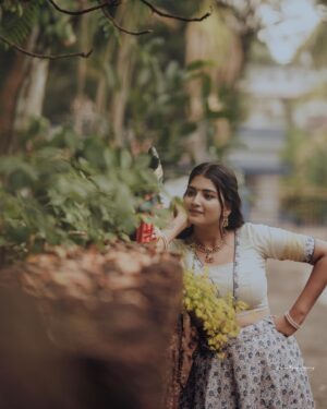 Snisha Chandran Instagram - ഏവർക്കും ഹൃദയം നിറഞ്ഞ വിഷു ആശംസകൾ✨❤️🌸

👗 @gourigopinath_official 
📸 @_arjunmangalashey_ 

#picoftheday #vishu #vishuspecial #happyvishu #like #instagood #instagram #insalike #snishachandran