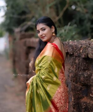 Snisha Chandran Instagram - ❤️‍🔥

📸 @_arjunmangalashey_ 

#picoftheday #pic #like #likesforlike #instagood #instalike #instagram #instadaily #instamood #love #loveyourself #snishachandran #insta #redgreensaree