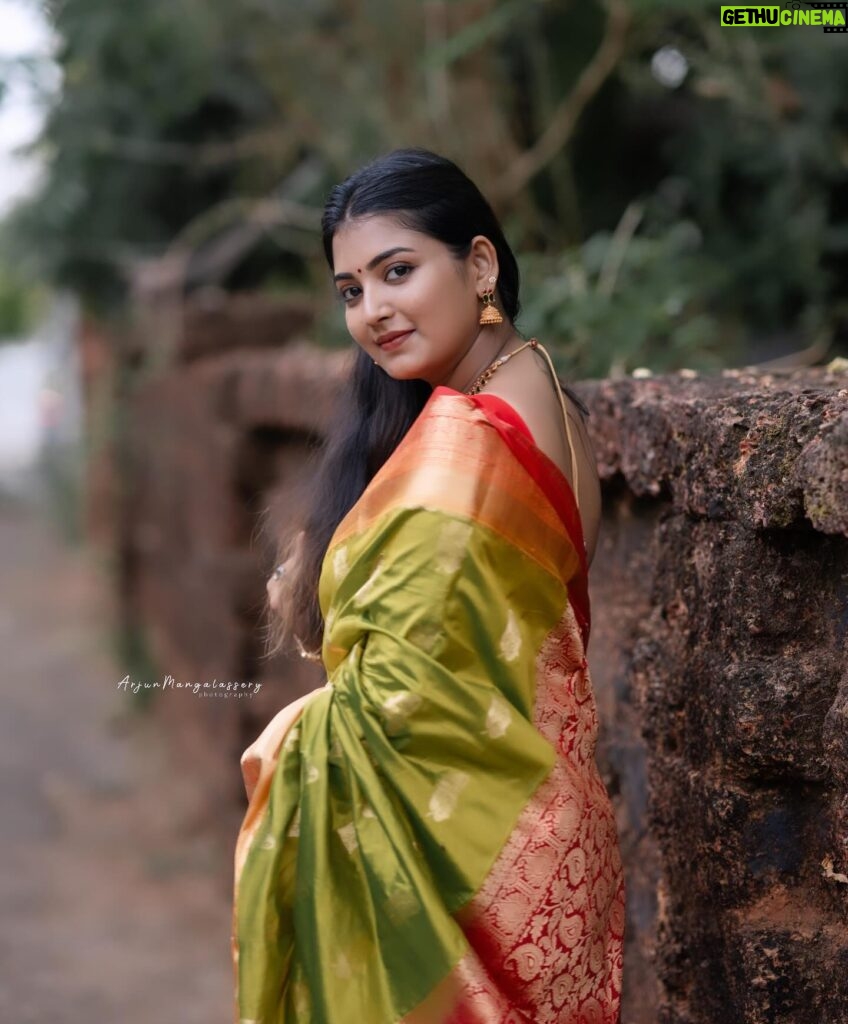 Snisha Chandran Instagram - ❤️‍🔥 📸 @_arjunmangalashey_ #picoftheday #pic #like #likesforlike #instagood #instalike #instagram #instadaily #instamood #love #loveyourself #snishachandran #insta #redgreensaree