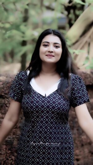 Snisha Chandran Instagram - 🌸
Make yourself comfortable with @paraiso_comfortwears 

VC @_arjunmangalashey_ 

#reels #trending #reelsinstagram #trendingreels #snishachandran #like #instagram #instadaily #instagood #trend #reelsvideo