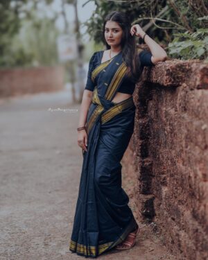 Snisha Chandran Instagram - 🖤

🥻 @kalyani_cotton 
📸 @_arjunmangalashey_ 

#picture #black #blacksaree #sareelove #sareelover #loveyourself #love #instalike #like #intagood #instagram #instagood #instadaily #instamood #insta #picoftheday #picofday #snishachandran #love