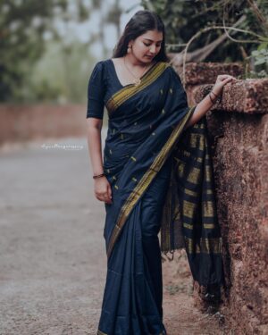 Snisha Chandran Instagram - 🖤

🥻 @kalyani_cotton 
📸 @_arjunmangalashey_ 

#picture #black #blacksaree #sareelove #sareelover #loveyourself #love #instalike #like #intagood #instagram #instagood #instadaily #instamood #insta #picoftheday #picofday #snishachandran #love