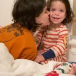SoKo Instagram - ❣️Mommy life !❣️ We love making up songs at night. Most times they’re about poopoo and poopy monsters, but sometimes they’re THIS AMOUNT OF PRECIOUS and cute and awwwwww ! 🥰🥰🥰 Bedtime ritual captured by @miriam_marlene Favorite E.T. bedsheets and pjs by @mini_rodini
