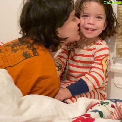 SoKo Instagram - ❣️Mommy life !❣️ We love making up songs at night. Most times they’re about poopoo and poopy monsters, but sometimes they’re THIS AMOUNT OF PRECIOUS and cute and awwwwww ! 🥰🥰🥰 Bedtime ritual captured by @miriam_marlene Favorite E.T. bedsheets and pjs by @mini_rodini