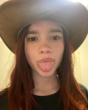 Sofía Gala Castiglione Instagram - Hoy cumple 15 años el amor de mi vida
@helle_t11 solo puedo agradecerte, gracias por llegar a mi vida y cambiarla para siempre, por aparecer en este mundo y modificarlo todo, por las risas, por enseñarme todos los días, por dejarme estar al lado tuyo y verte recorrer y avanzar en el camino de la vida, amo la persona que sos y tmb la mujer en la que te estas convirtiendo, gracias por ser la mejor hermana mayor, por ser mi hija y mi compañera incondicional, HELENA SOS MI PERSONA FAVORITA! libriana maravillosa, leal y genial, celebro tu vida hoy y siempre
te amo toda
🫀🫀🫀🫀