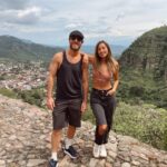 Sofía Sisniega Instagram - Llovió amor a cascadas. Gracias por tanto, 🙌🏽 a los que están en las fotos y a los que faltan. 🫶🏽 #newseries #comingsoon