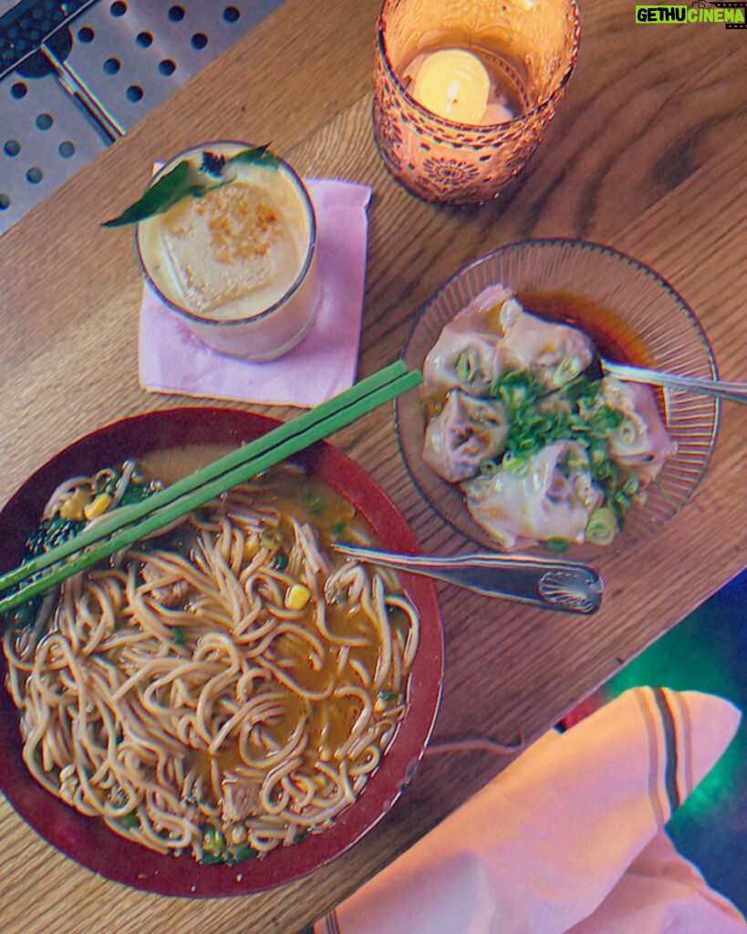 Sofía Sisniega Instagram - I could eat this everyday 🍜 @spicymoonnyc #veganramen #spicywontons #veganwontons