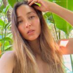 Sofía Sisniega Instagram - > Bin in tzuutz a chi tut yam x cohl. Besaré tu boca entre las plantas de la milpa.