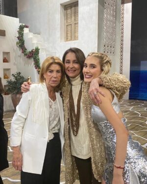 Sofía Carrera Instagram - 100 reps de mamma mia!💙💙🫰🏻🫰🏻gracias @tina_galindo @danielvillafane #claudiocarrera y toda la compañía de @mammamia_mx ✨🙏🏻