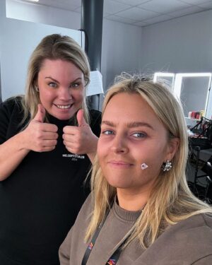 Sofia Dalén Instagram - vilken kväll! tack alla inblandade, det var så mysigt och kul att få komma in i mellobubblan för en kväll. o Börje hälsar också tack 🩵🩵