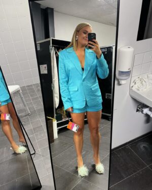 Sofia Dalén Instagram - vilken kväll! tack alla inblandade, det var så mysigt och kul att få komma in i mellobubblan för en kväll. o Börje hälsar också tack 🩵🩵