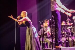 Sofia Escobar Instagram - Foi uma noite muito feliz a celebrar os 150 anos da @bandaoperariatorrejana rodeada de gente boa, belíssimos músicos e um público que nos encheu a alma a todos. Obrigada também Banda Filarmónica do Outeiro Grande e da Sociedade Filarmónica União Matense e aos seus maravilhosos maestros. ❤️❤️❤️