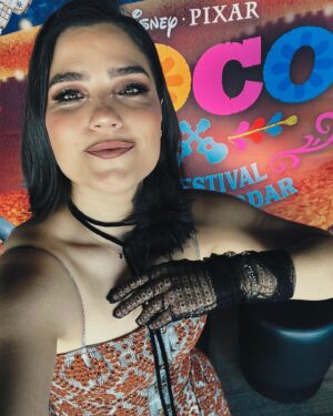 Sofía Garza Instagram - Hoy sentí algo muy especial. 
Si bien, no es una interpretación perfecta, les juro que sentí cada segundo intensamente y nunca lo voy a olvidar. 🇲🇽🎶✨

Gracias @felipedirector por confiar en mi, SIEMPRE. 

Nos vemos en COCO: Un festival para recordar este 3 y 4 de Noviembre en la Plaza de Toros “LA MÉXICO” 

Boletos en:
www.superboletos.com 

A la prensa del día de hoy: 
G R A C I A S