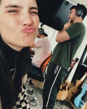 Sofía Garza Instagram - Meses de ensayo y montaje!
Se llegó el día!

ESTRENO MYST FOLK 14 DE OCTUBRE @foro.totalplay 
🤠🎶🇲🇽🔥

Boletos con Katia @myst.mysoundtrack