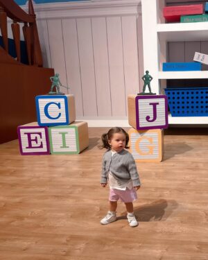 Sofía Garza Instagram - ¿Quién creen que se la pasó mejor? #mundopixar