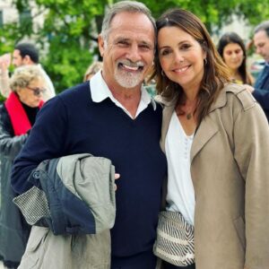Sofia Grillo Instagram - .
Ontem na Praça da Alegria em Lisboa, foi dia de festa e de comemorações! 
Não podia estar mais orgulhosa e agradecida por este gesto tão bonito . 
Obrigada à @freguesiasantoantoniolisboa e ao seu presidente @vasckarof  pelo seu compromisso incansável em apoiar e homenagear o teatro e a cultura que tanto  enriquece as nossas vidas e a sociedade! Obrigada @camara_municipal_lisboa e @c_moedas 
Viva o Teatro! 🎭 
.
#freguesiadesantoantónio 
#lisboa 
#vascomorgado 
#diamundialdoteatro 
#actoresportugueses 
#calçadadafama 
#calçadaportuguesa