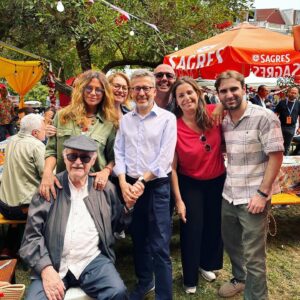 Sofia Grillo Instagram - .
Foi bonita a festa! ❤️

.
Comemoração do dia de Portugal, na Praça da Alegria! Obrigada @freguesiasantoantoniolisboa e @vasckarof por mais este momento de convívio entre colegas e amigos. 
.
#10dejunho 
#cultura 
#artistasportugueses 
#arraial 
#camaramunicipaldelisboa 
#juntadefreguesiadesantoantonio