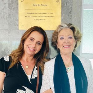 Sofia Grillo Instagram - Hoje é o dia dela. . Parabéns, querida 
Simone! 
Portugal deve-lhe tanto…🤍 
.
#simonedeoliveira