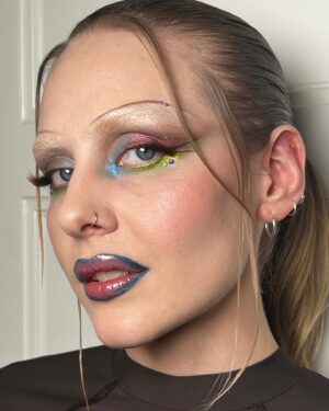 Sofia Kappel Instagram - Thank you to @jarmide_mua for making me feel like a million bucks. You’re a true artist ✨