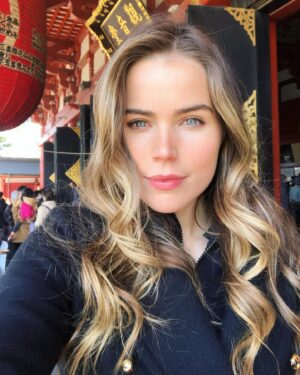 Sofia Mattsson Instagram - Around this time last year I was visiting Tokyo, one of the most special and cool places I’ve ever been too! What’s your favorite place to travel? 🤩