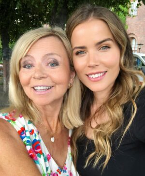 Sofia Mattsson Instagram - 🇸🇪 Happy Swedish Mother’s Day to the best mom, role model, cheerleader and friend I could’ve wished for! I hope I grow up to be like you! 💖💖💖 #momsrock #morsdag