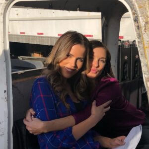 Sofia Mattsson Instagram - Miss hanging on set with this gem 💙💜Especially when we have outdoor scenes and can roam around the parking lot 🤪 #Vroomvroom