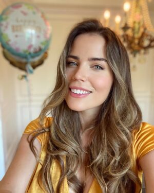 Sofia Mattsson Instagram - Thank you so much for all the sweet birthday wishes! 🤗 Each one warms my heart! You guys are the best! 💖🥳