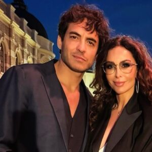 Sofia Milos Instagram - Festa Della Repubblica 🇮🇹 
italian National holiday celebrated with my friends at Warner Brothers Studios this year . 🎥 🎭 
I have so many memories created on this Studio lot …..
In fact, I shot my very first TV series as a series regular on that lot in 1993 !!
In CAFE AMERICAN , Co-starring with Valerie Bertinelli  for NBC . The role was written for an American … but a hot blooded Italian snapped it away 😂  and turned her into FABIANA BORELLI The sit-com lasted one year , 24 episodes and it was wonderful fun to perform in front of a Live audience and many standing ovations. 

I also worked  on another #warnerbrotherstudios stage for 1.5yrs ..on the sit-com CAROLINE IN THE CITY , co starting Leah Thompson , in the role of Julia … also for NBC .

I also worked  on FRIENDS , as Matthew Perry’s girlfriend AURORA , on another stage. 

And on the ER stage … as COCO. 

Needless to say it’s one of my favorite lots  with many memories to share or hold dear in my heart ❤️ 

🇮🇹❤️🇮🇹
@warnerbrostv  #warnerbrothers #festadellarepubblica #2024 #italiana #italianamerican #attrice #actress #sofiamilos #italianamericanactor