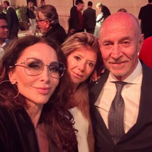 Sofia Milos Instagram - Festa Della Repubblica 🇮🇹 
italian National holiday celebrated with my friends at Warner Brothers Studios this year . 🎥 🎭 
I have so many memories created on this Studio lot …..
In fact, I shot my very first TV series as a series regular on that lot in 1993 !!
In CAFE AMERICAN , Co-starring with Valerie Bertinelli  for NBC . The role was written for an American … but a hot blooded Italian snapped it away 😂  and turned her into FABIANA BORELLI The sit-com lasted one year , 24 episodes and it was wonderful fun to perform in front of a Live audience and many standing ovations. 

I also worked  on another #warnerbrotherstudios stage for 1.5yrs ..on the sit-com CAROLINE IN THE CITY , co starting Leah Thompson , in the role of Julia … also for NBC .

I also worked  on FRIENDS , as Matthew Perry’s girlfriend AURORA , on another stage. 

And on the ER stage … as COCO. 

Needless to say it’s one of my favorite lots  with many memories to share or hold dear in my heart ❤️ 

🇮🇹❤️🇮🇹
@warnerbrostv  #warnerbrothers #festadellarepubblica #2024 #italiana #italianamerican #attrice #actress #sofiamilos #italianamericanactor