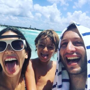 Sofía Reca Instagram - Enoying this beautiful Sunday! Disfrutando de este Domingo! #family #beach #miamibeach #friends ❤️❤️❤️
