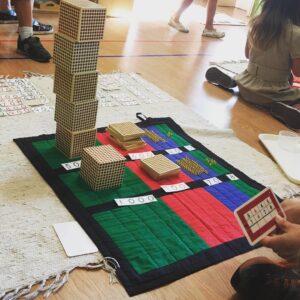 Sofía Reca Instagram - I get more and more impressed everyday! Adding thousands already...Montessori method is for me, the smartest way to teach our kids. #montessori #fun #inti #loveforlearning no dejo de sorprenderme! Sumando Miles...la enseñanza Montessori es para mi, la mejor educación que un niño puede recibir!!!