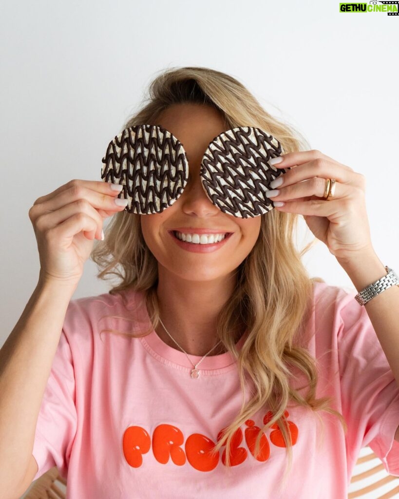 Sofia Arruda Instagram - Um caso de amor por estas bolachas de arroz com chocolate negro 🤤❤️ Usa o meu código SOFIAARRUDA o código VALENTINE para teres ofertas EXTRA no site @prozis #pub