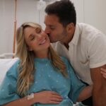 Sofia Arruda Instagram - 2 semanas com a nossa Oli nos braços 🥰❤️ Agradecer à Dra @claudia_appleton_obgin e à sua equipa é pouco. Agradecer à minha irmã @mafaldaarruda que mais uma vez esteve comigo no nascimento dos meus filhos: obrigada obrigada!!! E ao meu marido @dpamaro que nunca, nunca me larga a mão ❤️ Temos tanta sorte filha. Um dia vais perceber ❤️🥰 #family #familygoals #oliamaro #newborn #blessed