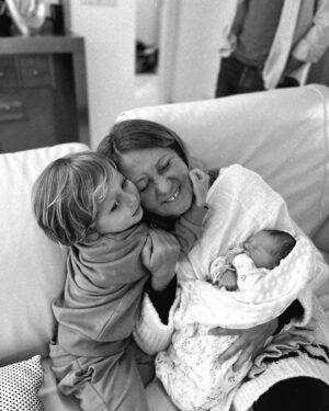 Sofia Arruda Instagram - Como não amar este trio 🥰 avó e netos 

O Xavi é a cara da avó não acham ? 

#grandmother #love