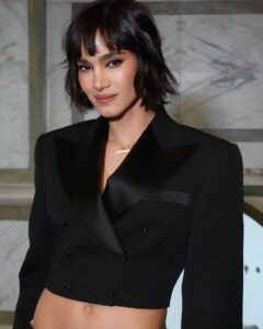 Sofia Boutella Instagram - 🖤 One for the team @theledecompany @carriegrams_ @trustinsparkles Stylist : @sweetbabyjamie (wearing @stellamccartney ) Hair : @jamesbrownstyle Make-Up : @sofiatilbury ( @charlottetilburyskincare ) 📸: @sofiatilbury