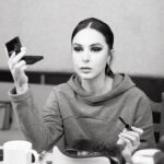 Sofia Nizharadze Instagram - @natatotato 📸❤️@ingalhvichia 💄😘 #mkholodkartuli #backstage