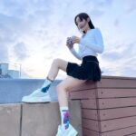 Sofiee Ng Hoi-yan Instagram – Hey 唔好掛住望我條腿，望真啲我對襪先，係《哥斯拉 x 金剛：新帝國》嘅特別版襪仔
~\(≧▽≦)/~

好興奮！期待咗好耐嘅《哥斯拉 x 金剛 : 新帝國》 今日上映喇！我哋戲院見啦 🥰

#哥斯拉 x #金剛：新帝國 
#GodzillaXKong
@warnerbroshk